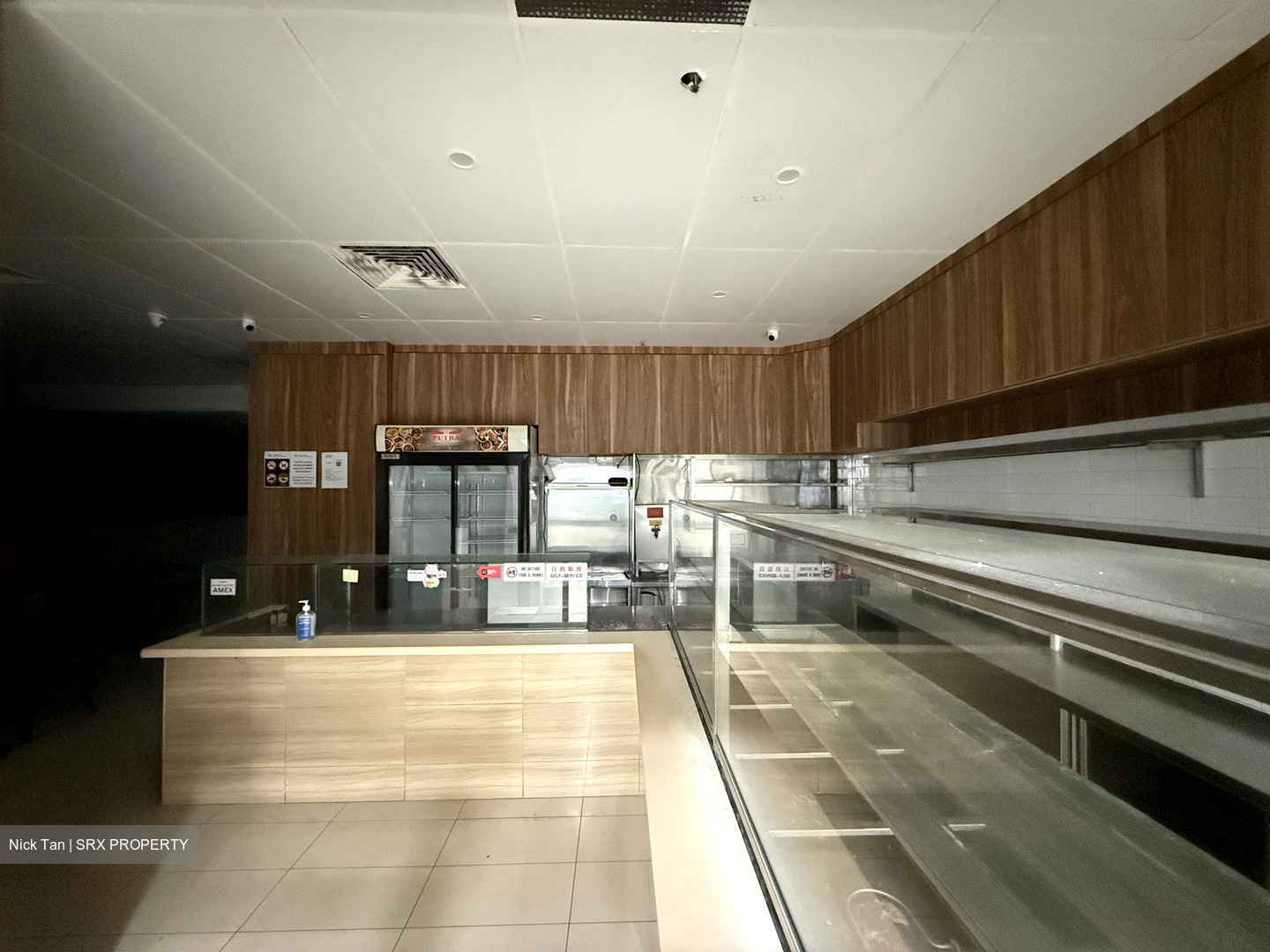 Lucky Plaza (D9), Retail #554451851